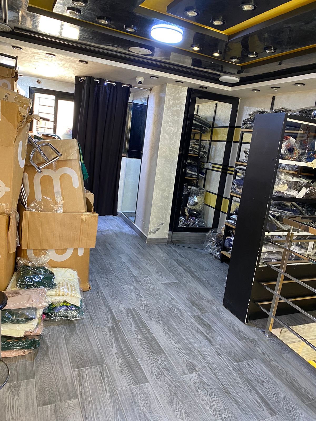 Magasin de vente vêtements Femmes