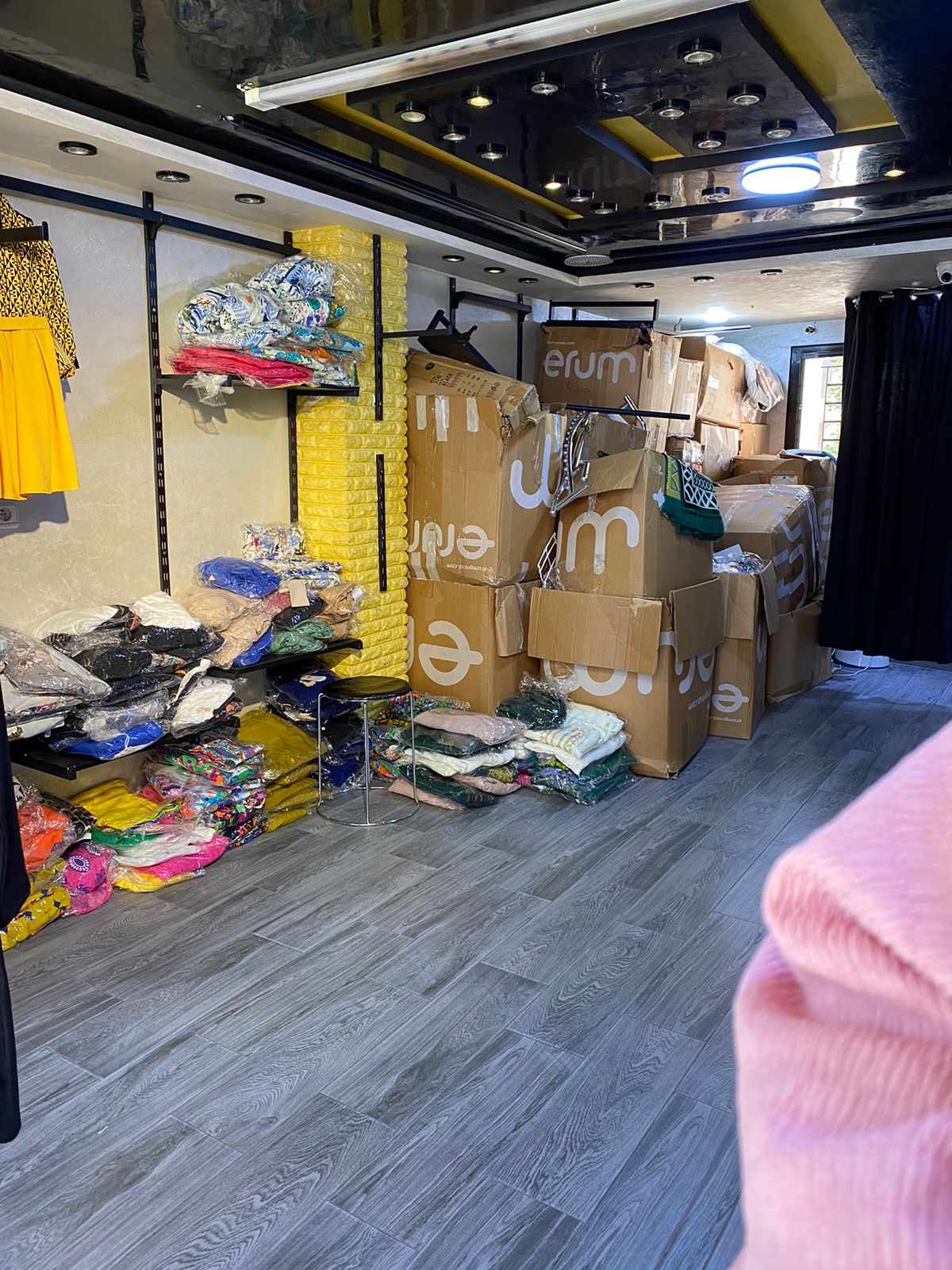 Magasin de vente vêtements Femmes