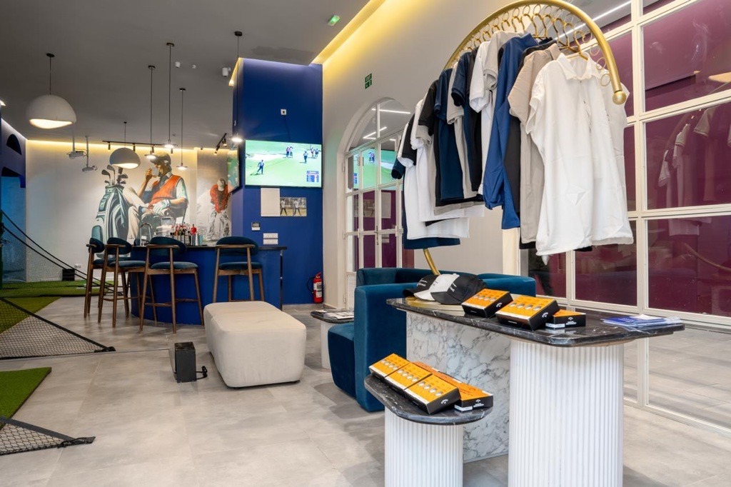 Restaurant & Golf indoor