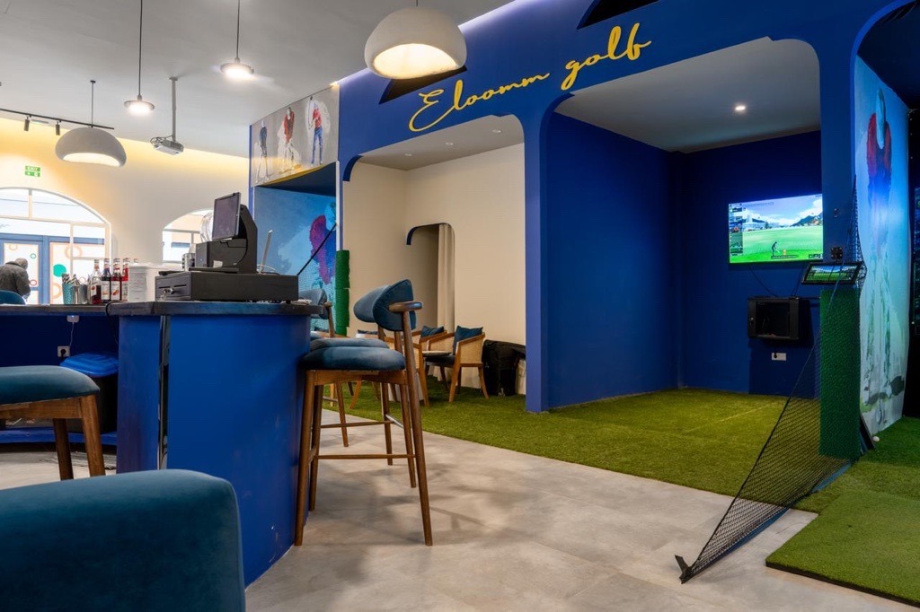 Restaurant & Golf indoor