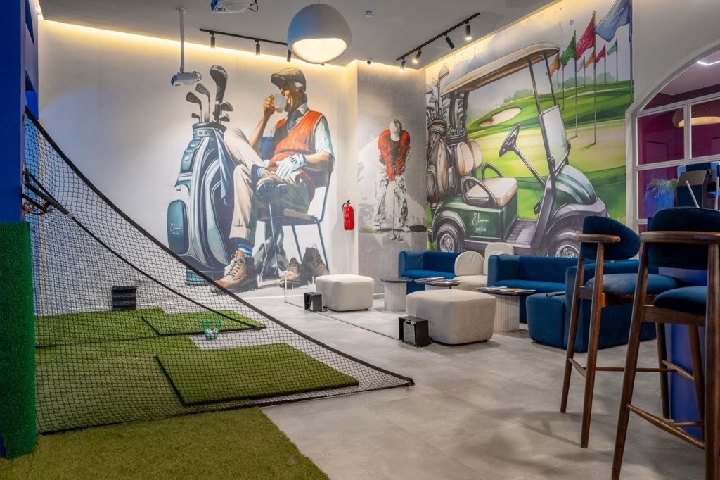 Restaurant & Golf indoor